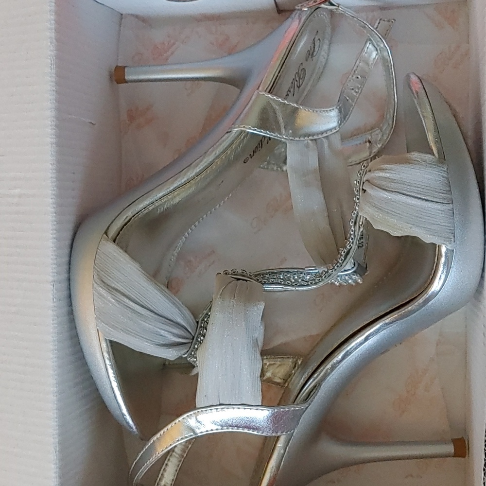 De Blossom, silver with crystals, heels. Size 8.5